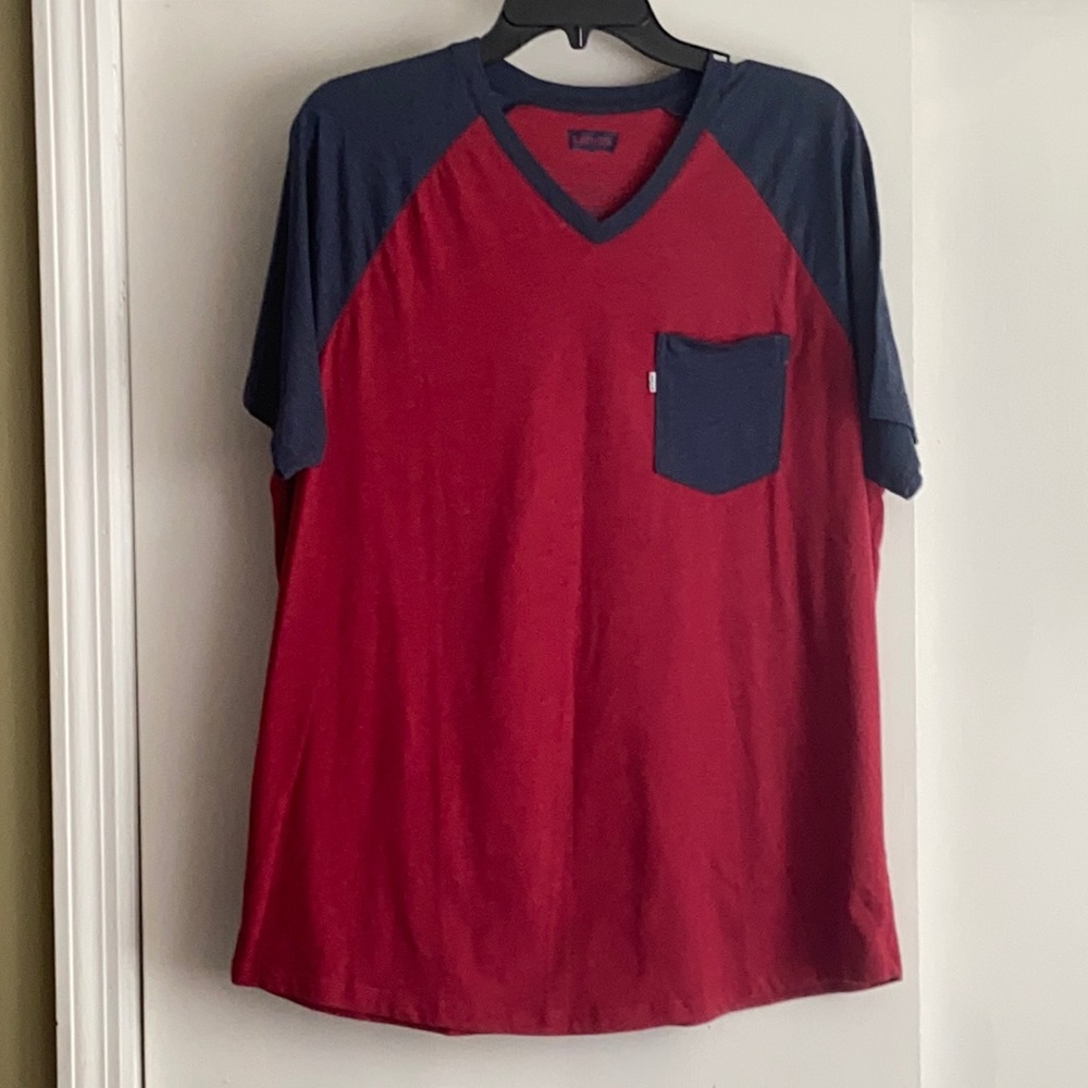 Men’s large Levi’s tshirt